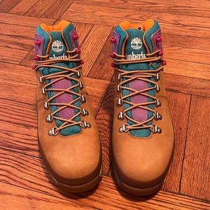 NWT Timberland Euro Hiker boot in wheat with color accents